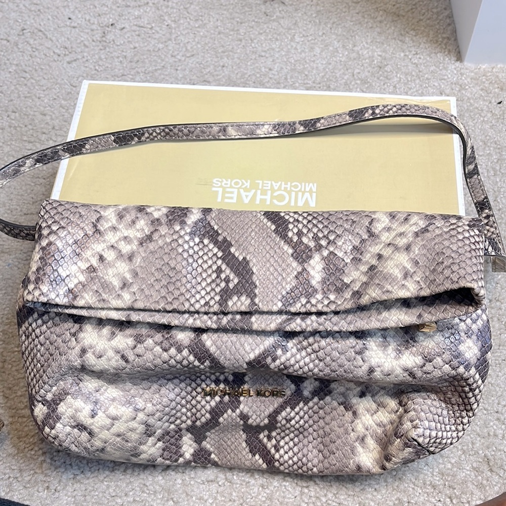 Micheal Kors small clutch